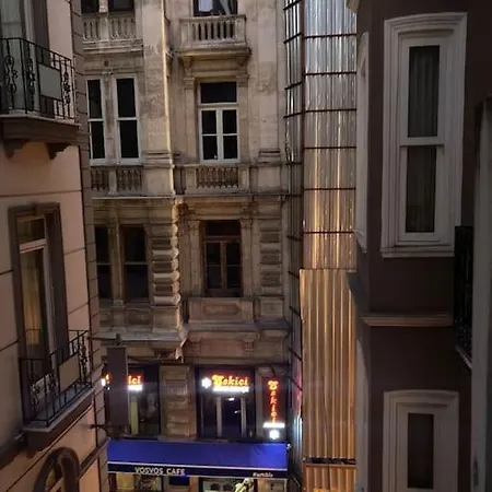 Beyoglu Taksim'de Studyo Daire 4 *